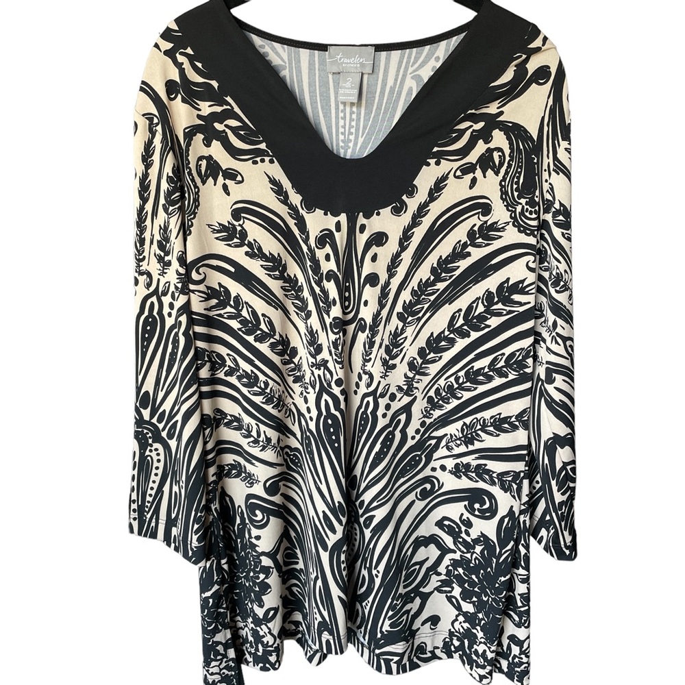 Chicos Travelers V-neck Tunic Top in Black and Cream, Chicos Size 2 , US L/12